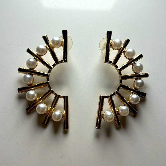 Gold Fashion Earrings CONTEMPORARY Faux Pearl Fashion Earrings. GUC - Picture 5 of 10